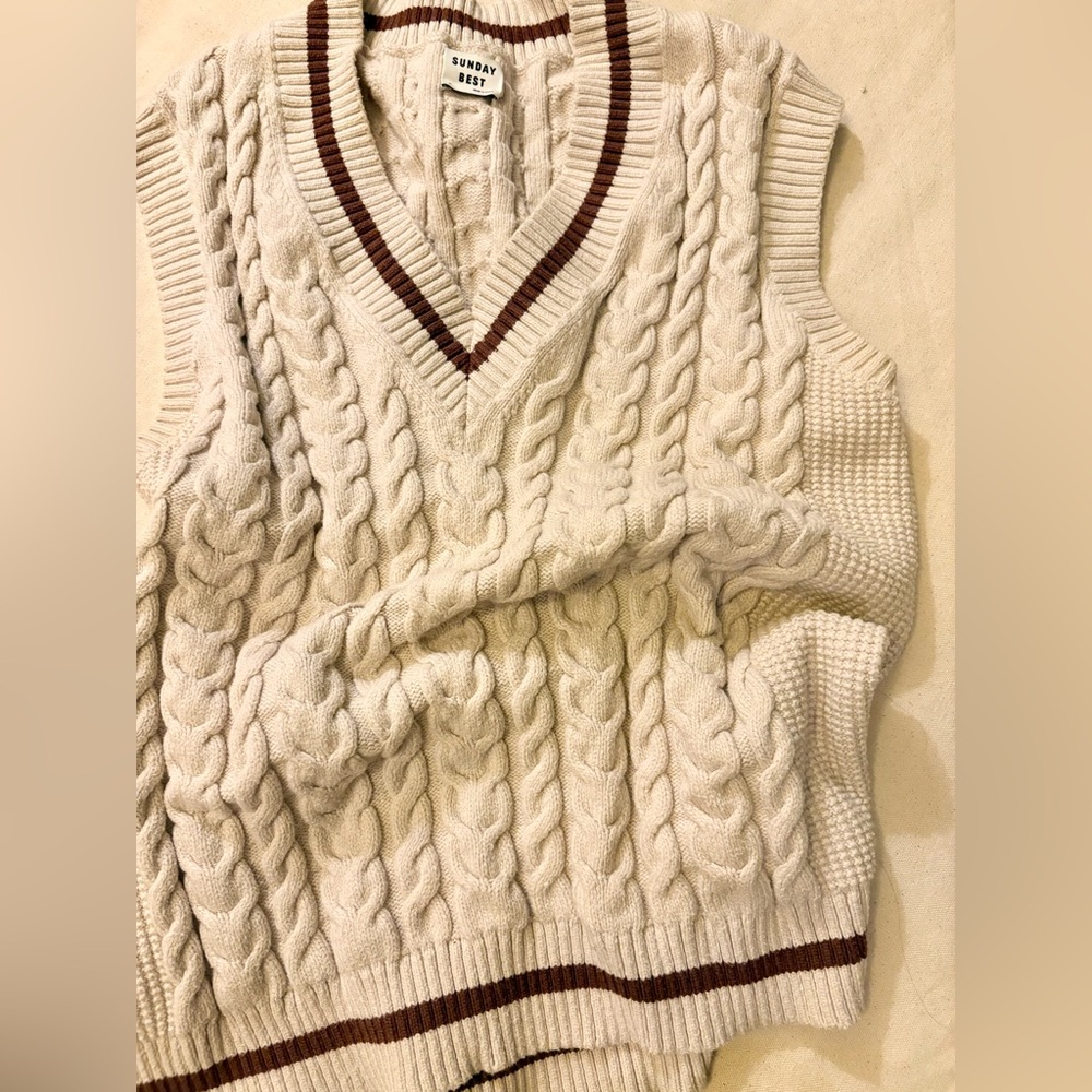 Aritzia Sunday Best Winston sweater vest M